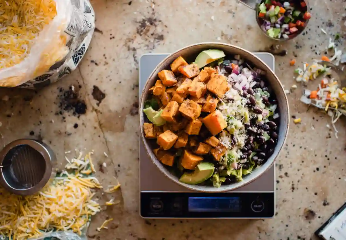 Want to track your taco bowl calories more accurately? Learn how to use a food scale to measure ingredients and stay on top of your nutrition goals.